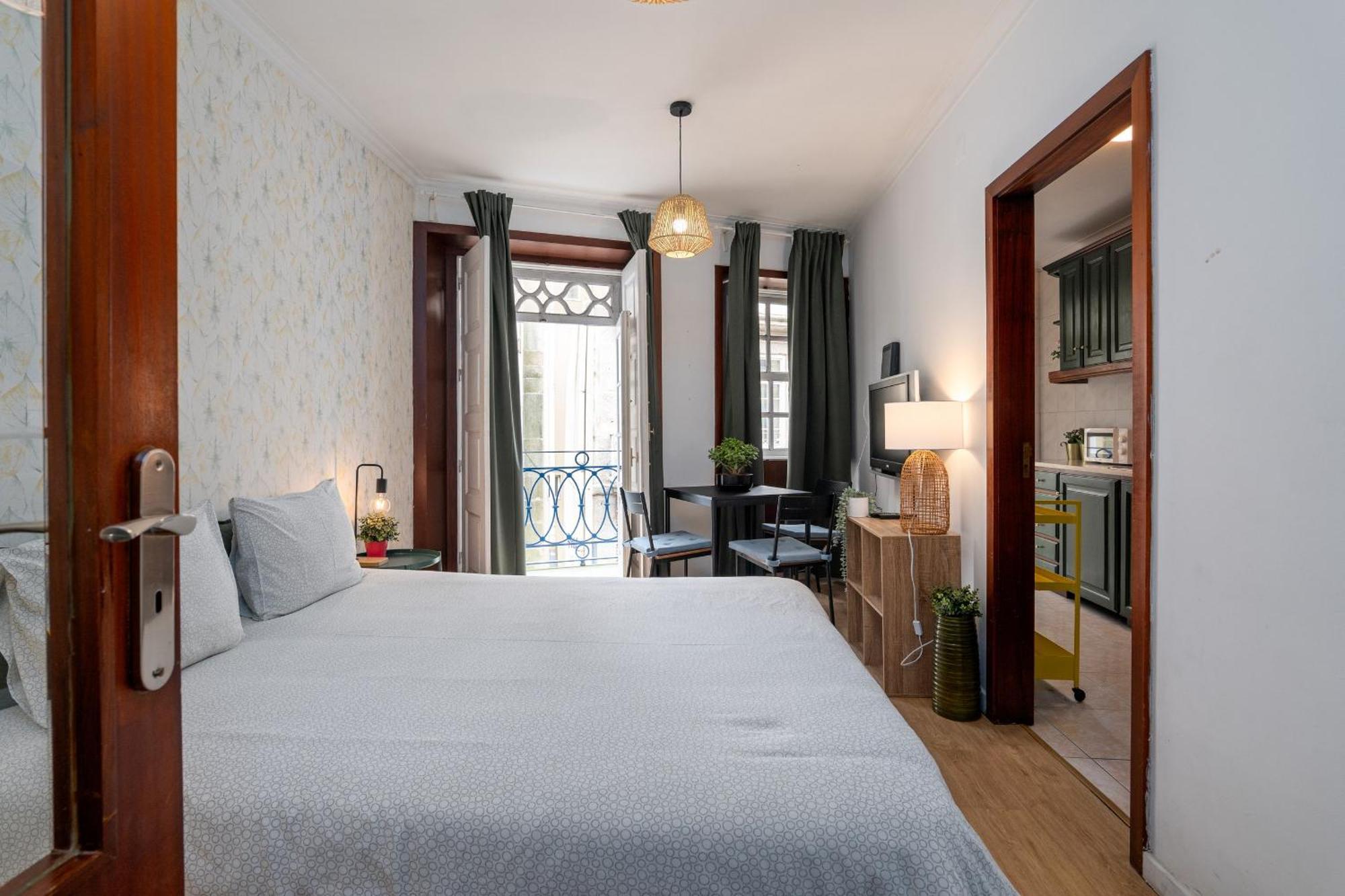 Renovated Feb25 Clerigos Cozy Balcony With Self Check In Apartment ปอร์โต ภายนอก รูปภาพ