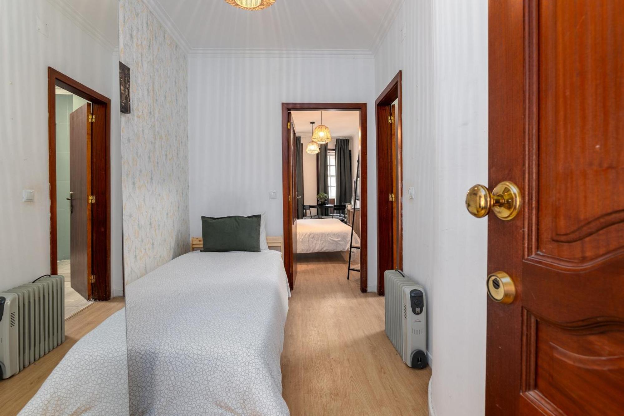 Renovated Feb25 Clerigos Cozy Balcony With Self Check In Apartment ปอร์โต ภายนอก รูปภาพ