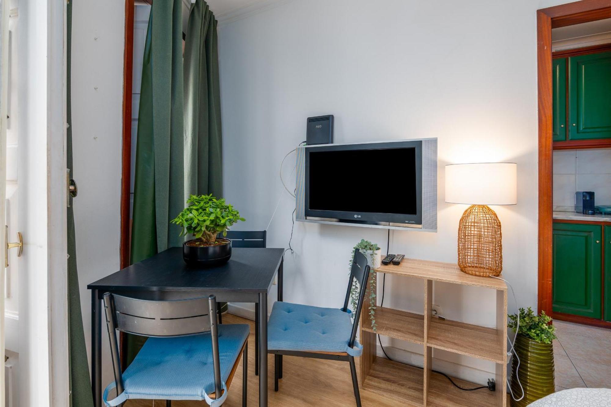Renovated Feb25 Clerigos Cozy Balcony With Self Check In Apartment ปอร์โต ภายนอก รูปภาพ