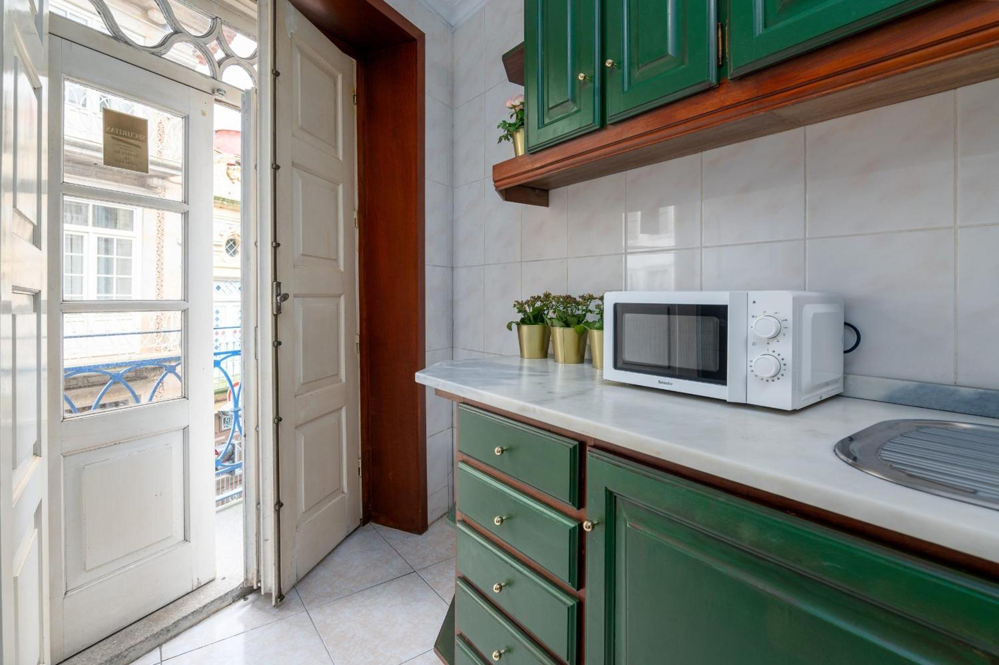 Renovated Feb25 Clerigos Cozy Balcony With Self Check In Apartment ปอร์โต ภายนอก รูปภาพ